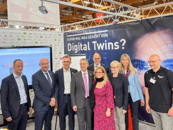 Ein Bild von dem Besuch des Bundesratspräsidenten an unserem Stand während dem Olma-Messen.