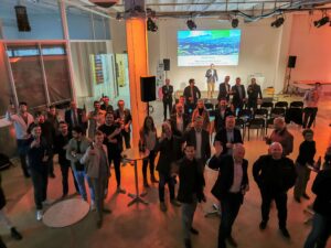 Ein Foto von den Teilnehmern an dem Anlass "Bier um 4".