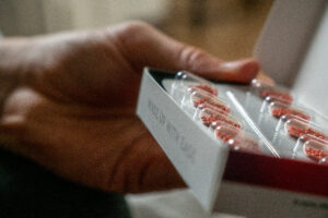 B-SYNC-ON-Kapseln in Packung