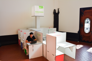 Co-Working Tische am BHF_00