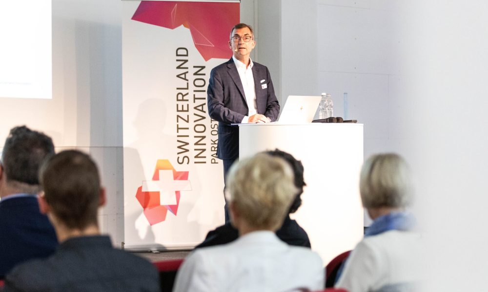Roland-Ledergerber-Verwaltungsratspraesident-des-Innovationspark-Ost-informiert-ueber-zukuenftige-Projekte-scaled